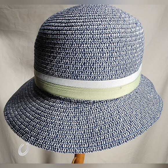 Beautiful NWOT Betmar Jess style sun hat in blue & white poly braid. New no tags - Picture 6 of 10